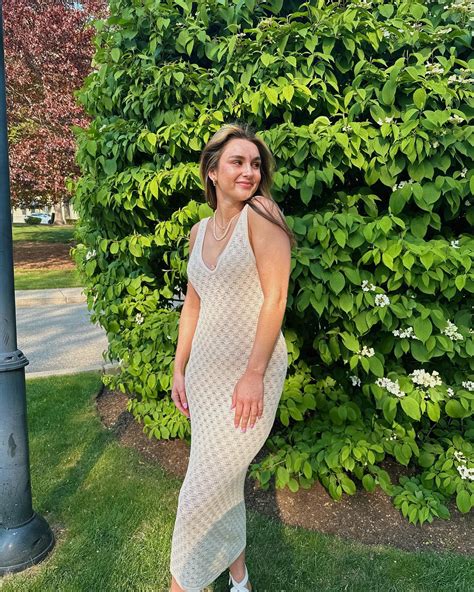 Annabelle Gesson | But can we talk about this weather ?! | Instagram