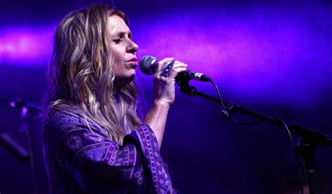 Kasey Chambers Net Worth in 2023 - Wiki, Age, Weight and Height