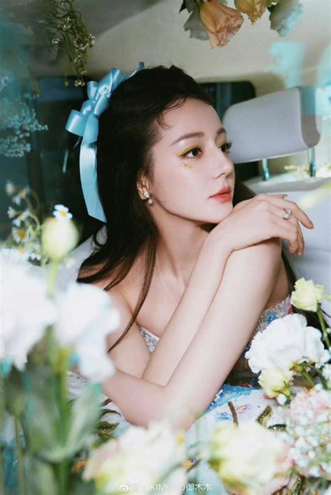 Địch Lệ Nhiệt Ba hot số Weibo vì tin đồn bí mật sinh con nhưng chưa cưới