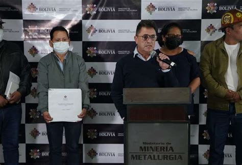 Renuncia El Ministro De Minería En Medio De Pugna Por La Ley Del Oro