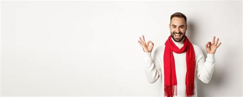 Vacaciones De Invierno Y Concepto De Compras Hombre Gay Emocionado Celebrando La Navidad