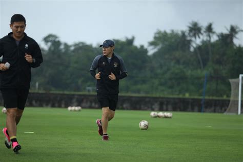 Update Tc Timnas Di Bali Shin Tae Yong Kesulitan Cari Lawan Uji Coba