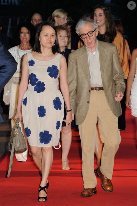 Photo Woody Allen Et Soon Yi Previn à La Première Du Film Blue