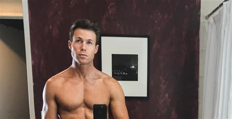 Ashley Parker Angel Takes A Nude Selfie To Celebrate His Fitness Challenge GayBuzzer