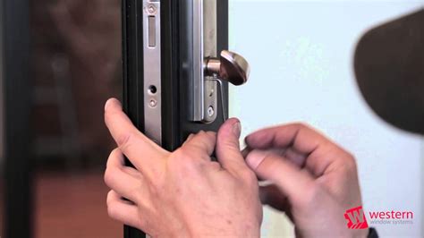 Series 9500 Bi Fold Door Lock Removal Youtube