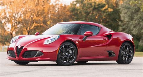 alfa romeo  unveil   supercar  march  carscoops