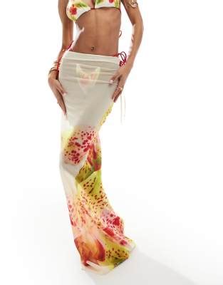 Murci Set mit Bikini mit Bindedetail und Maxi Strandrock aus Mesh in Weiß geblümt ASOS