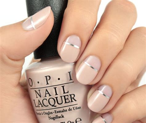 Nude N Gel Kurz Schlicht Silberner Streifen Silver Nails Nude Nails Nude Nail Designs