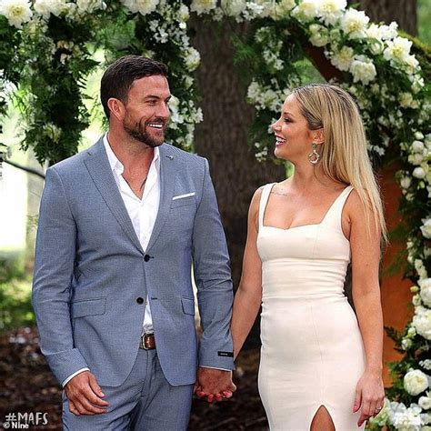 Mafs Jessika Power Straddles Tamara Joy In Skimpy Bikini In Bali Daily Mail Online