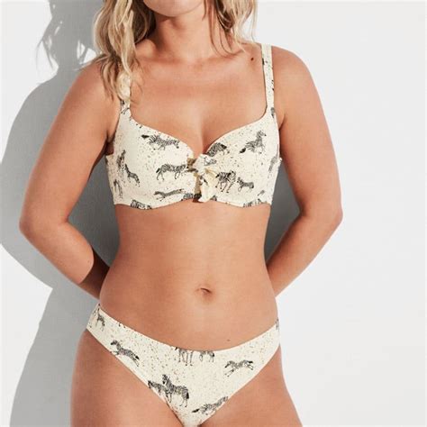 Conjunto Bikini Capacidad Con Aros Y Relleno Fino Gisela Limited Edition Corseteria Singular