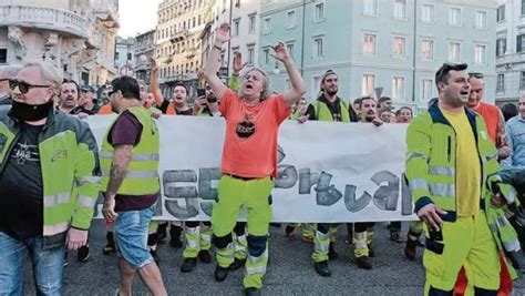 La Guerra Dei Portuali Di Trieste Al Green Pass I Tamponi Gratis Non