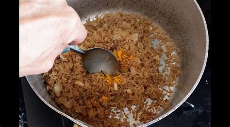 В Москве крышка казана вылетела в окно при приготовлении плова, напугав ...