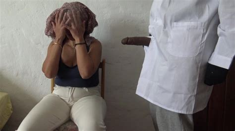 Afrikalı Doktorun Penisini Ağzına Sokmasıyla Türk Kadını şok Oldu TURK PORNO TURBANLI SEX