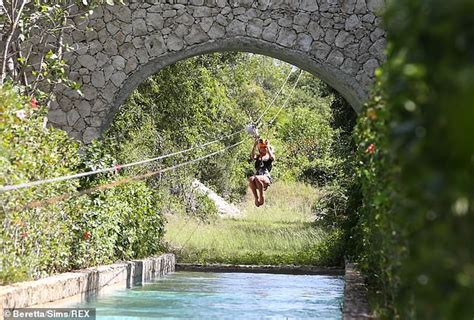 MIC S Olivia Bentley Shows Off Her Incredible Figure In A Tiny Red Bikini Daily Mail Online