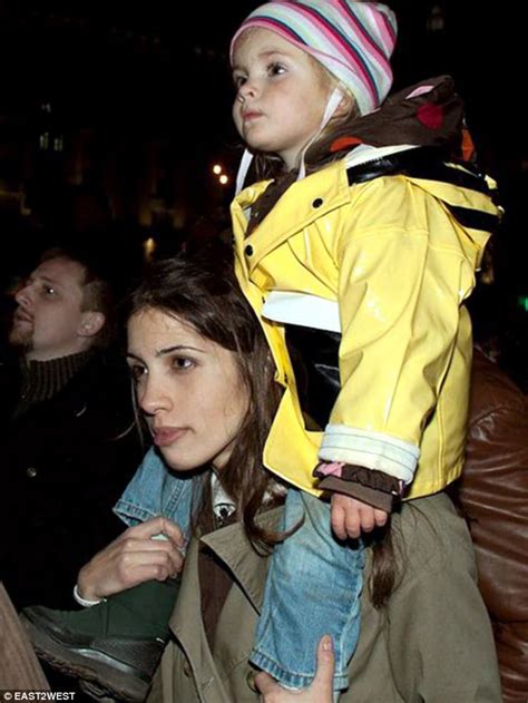 est100 一些攝影 some photos Nadia Tolokonnikova Pussy Riot 暴動小貓