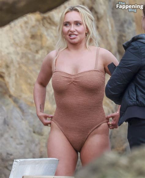 Hayden Panettiere Shows Off Her Sexy Body In A Bikini Shoot At A Beach In Malibu 8 Photos