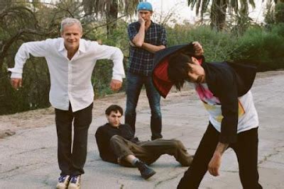 After Musiic Red Hot Chili Peppers estrena vídeo de Look Around