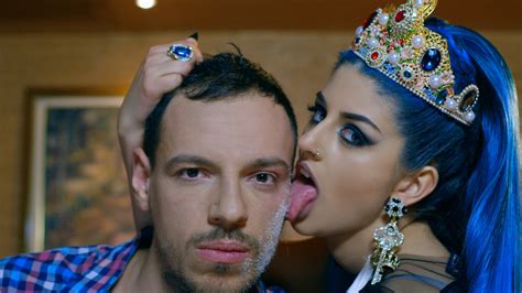 Ева Георгиева (EVA) - Дали - Текст и превод на песента