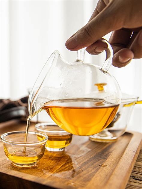 Benefits Of Drinking Hot Water And Honey In The Morning
