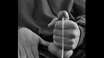 Aburrido Me Empece A Masturbar Y Saque Mucha Leche XVIDEOS