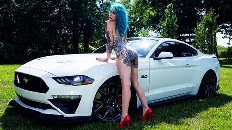 Sexy And Nude Blue Hair Beauty Showing Her Fine Inked Back And Ass Next To Iconic American