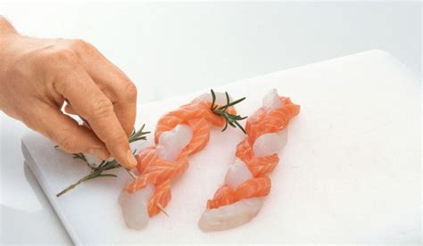 Косичка из красной и белой рыбы