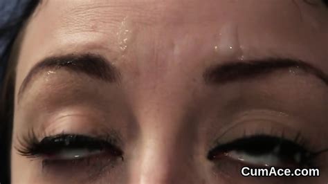 Hot Stunner Gets Cum Load On Her Face Swallowing All The Jism