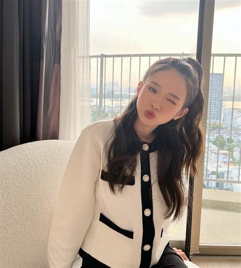 Tổng Hợp Hình Ảnh Linh Ka Bikini Sexy Đẹp Có Vòng Căng Tròn