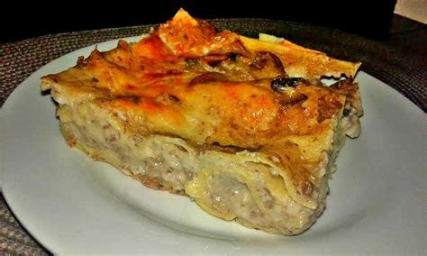 Лазанья з грибами і соусом бешамель