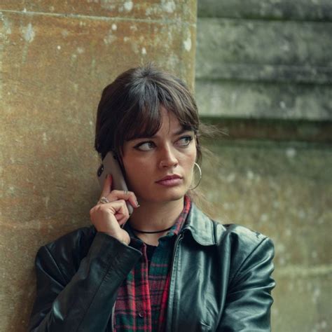 Protagonistas Aparecem Em Novas Fotos De Sex Education Purebreak