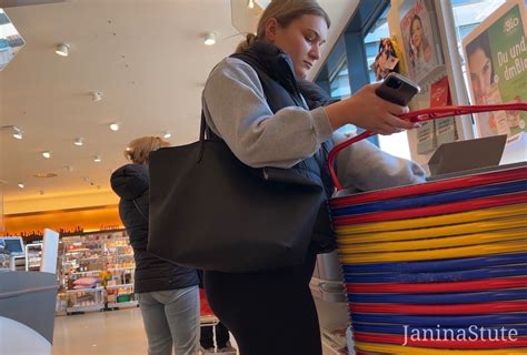 Blonde In Tight Black Leggings Not Oc Spandex Leggings Yoga Pants Forum
