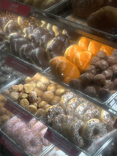 Orange donuts at my local Dunkin’ are missing the pumpkin faces lol : r