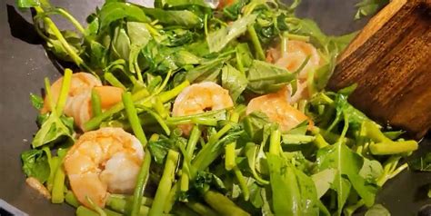 Thai Moms Stir Fried Morning Glory Recipe Stir Fry The Morning Glory