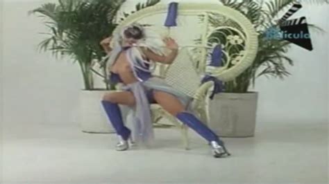 Naked Rosalía Valdés in El vuelo de la cigüeña