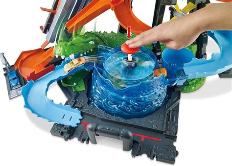 Hot Wheels Color Shifters Ultimate Gator Car Wash Playset Car Wash And Giant Gator Ftb Buy