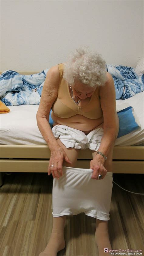 Kinky Old Granny Ornella Poses Naked And Teases With Her Huge Juggs Coedcherry