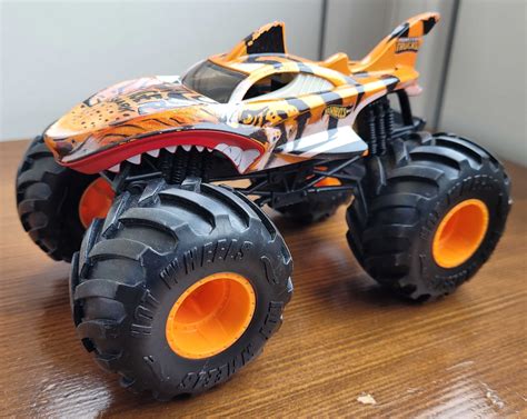 Монстер Трак Хот Вілс тигрова Акула Hot Wheels Monster Trucks Tiger 600 грн Машинки Львів на Olx