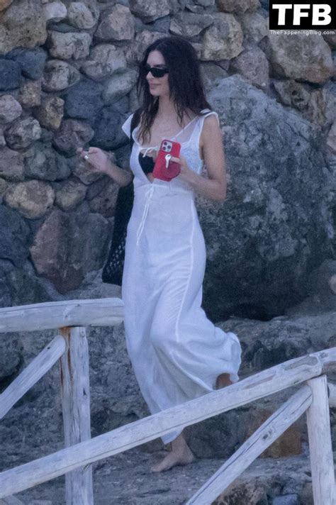 Emily Ratajkowski Flaunts Her Sexy Bikini Body During A Summer Getaway On Porto Ercole Beach 13