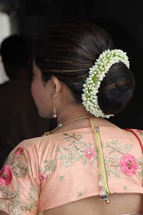 Pin By Sharmila Bhajana On Jewels Hair Style On Saree Wedding Hair