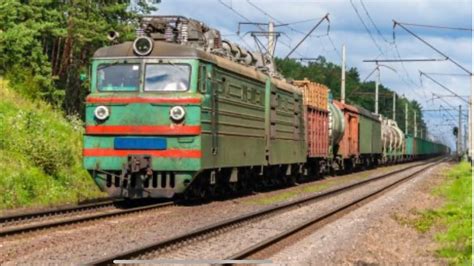 Поезд едет с разными вагонами но это мультик ( оригинал сделал сам ...