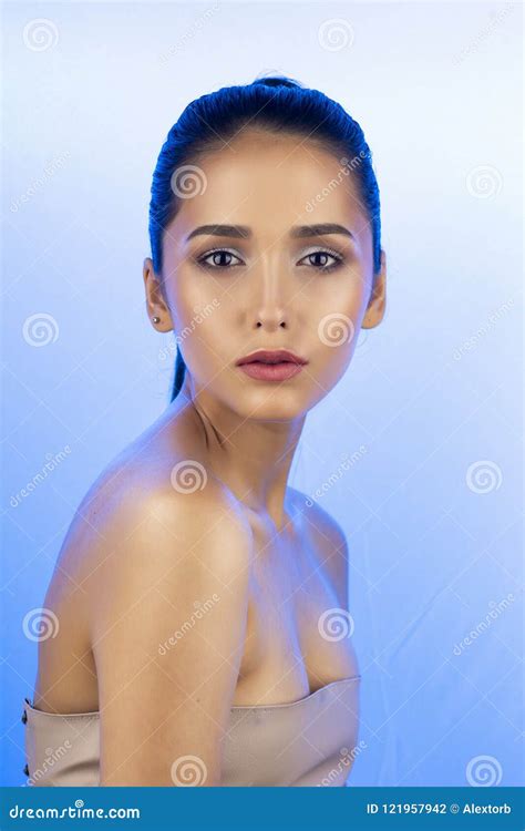 Close Up Portrait Of A Brunette Girl With Nude Make Up And Naked Stock Photo Image Of Natural