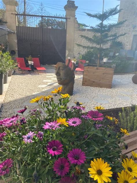 Les Granges des Camar gays gay only naturisme sauna jacuzzi piscine chauffée Guide Gay Gay