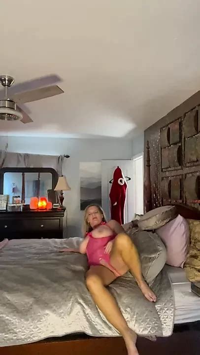 MILF Avec Baguette XHamster