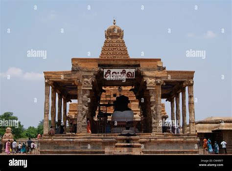 Brihadeeswarar Temple Thanjavur Front View and Peoples.Tanjore temple ...