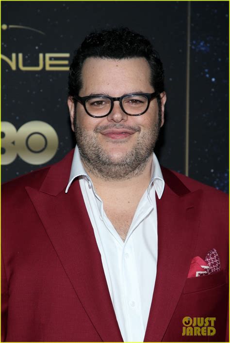 Josh Gad Thinks Disney Didn T Do His Gay Character Justice In Beauty And The Beast Photo