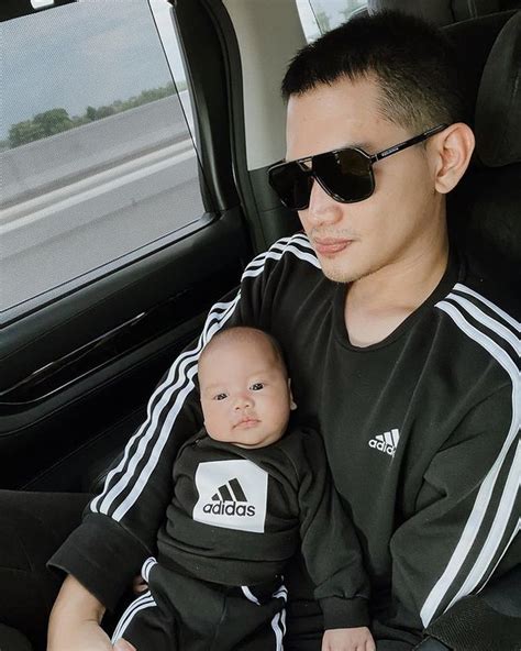 10 Hot Daddy Rezky Aditya S Moments Of Babysitting Making Netizens Fall In Love With Daddy