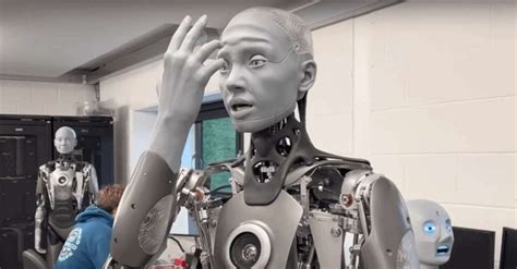 C Est Fantastique Le Robot Le Plus Avanc Au Monde Salue Les Visiteurs