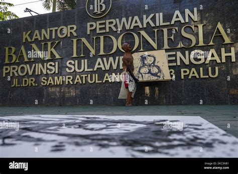 Artist Endeng Mursalin Performed A Performance Art Entitled The End