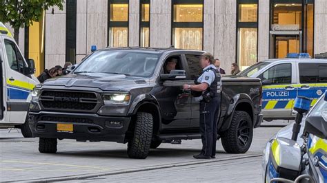 Düsseldorf Polizei im Großeinsatz gegen Autoposer und Tuning