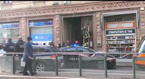 Morto In Corso Del Popolo Operaio Schiacciato Da Una Porta Durante Il